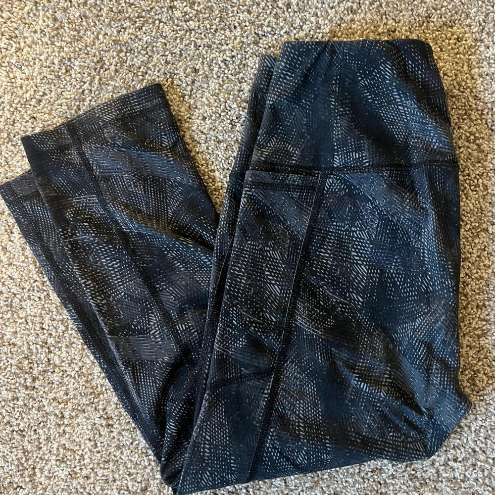 Reebok Black and White Patterned Capri Leggings, size S